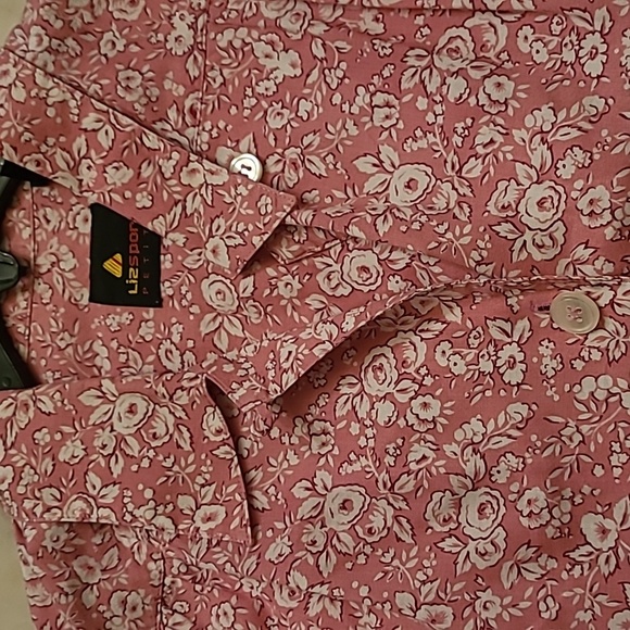 Bright pink floral short sleeved button-down blouse. - Picture 6 of 7
